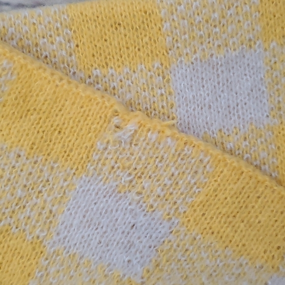 BP Yellow/White Checkered Pocket Scarf and Hat Set NWT - Picture 5 of 7